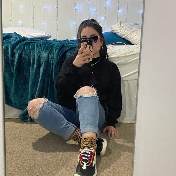 MEET YOUR SELLER ♡ - Picture 8 of 9